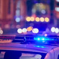 Homem é agredido com bastão na saída de motel