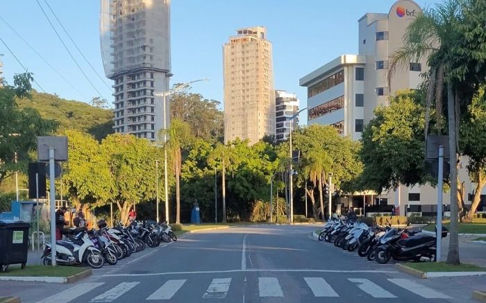 Famílias poderão aproveitar a Beira Rio livre de carros para curtir o domingo com esporte e lazer (Foto: Divulgação)