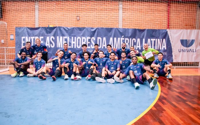 Maior parte do elenco de Itajaí é formada por atletas da equipe júnior (Foto: Divulgação)