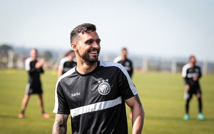 Atacante fica no Marinheiro até o fim da Série D do Brasileiro (Foto: Divulgação)
