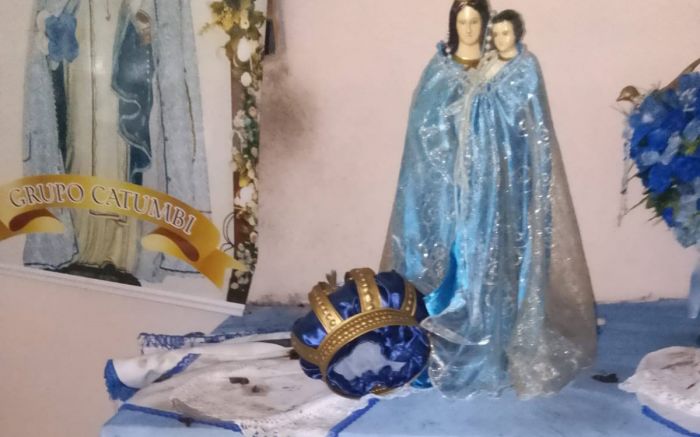 Fotos Divulgação / Associação nossa Senhora do Rosário Legenda: Eliete Corrêa é a rainha da Festa do Rosário dos Pretos, e acredita que motivação é o racismo