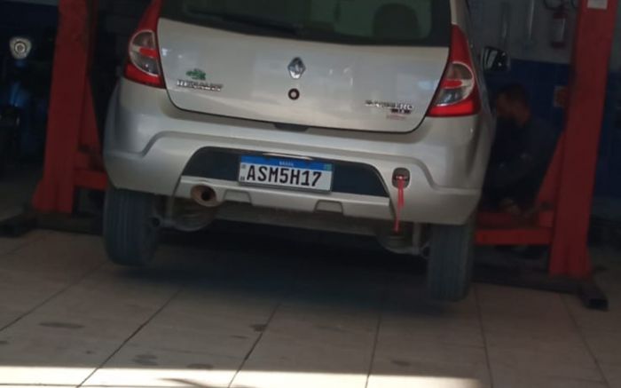 Moradora pede ajuda da comunidade para recuperar o veículo (Foto: leitor)