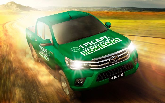 Protótipo da Hilux a biometano foi exibido na Agrishow 2025, prometendo força com menos poluição (Foto: Divulgação/Toyota)