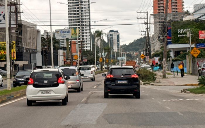 Legenda: Avenidas Osvaldo Reis, Sete de Setembro e Joca Brandão estão travadas (Foto: Arquivo)