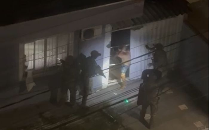 Suspeito foi preso em casa e não reagiu à abordagem da PF (Foto: Reprodução)