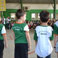 Qual o critério para definir a “cor certa” de um uniforme escolar?