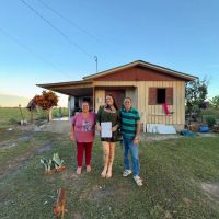 Influenciadora famosa após virose em Balneário junta dinheiro e compra sítio onde os pais viviam