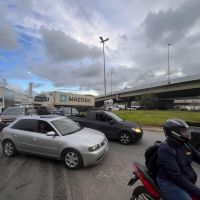 Segunda-feira começa com trânsito lento nas rodovias