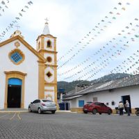 Festas de São João e São Pedro terão missas, fogueira, tainha e pirão com linguiça; veja a programação