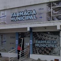 Entrega de remédios de alto custo na farmácia municipal tem fila todo dia