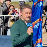 Após perder filho, família de Camboriú ganha uma casa do Domingão com Huck