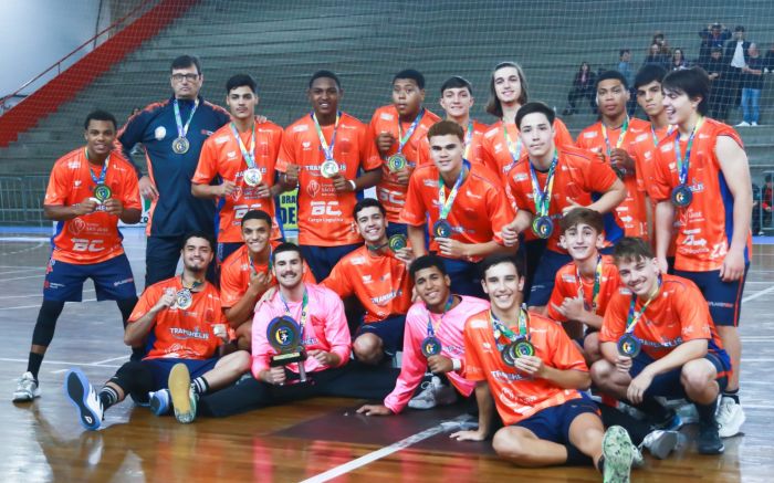 Itajaí levantou o troféu neste domingo em Criciúma (Foto: Divulgação)