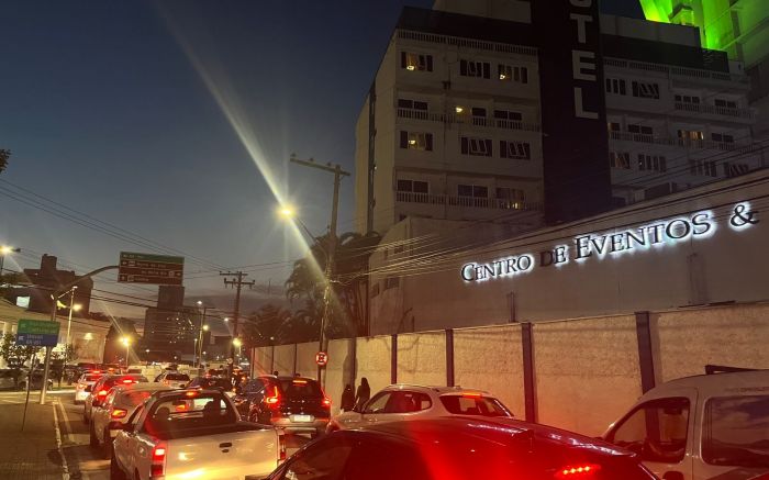 Avenida Sete de Setembro está com filas desde a Havan (Foto: Arquivo/Amanda Moser)