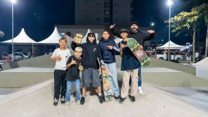 Atletas representam a Associação de Skate de Itajaí (Foto: Divulgação)