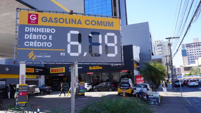 Gasolina e diesel ficaram mais baratos na comparação com maio (Foto: João Batista)