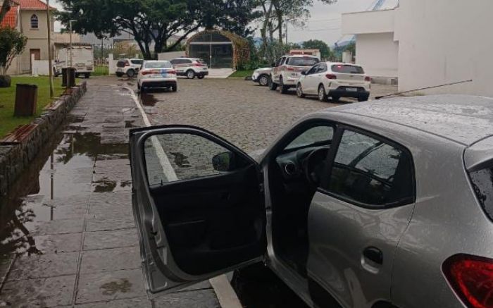 Homem foi executado a tiros dentro do cemitério dos Machados (Foto: Leitor)