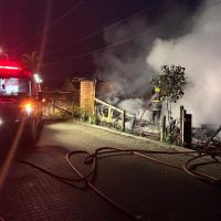 Incêndio destrói casa e mata cadeirante em Santa Catarina