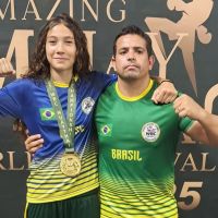 Lutadora de muay thai de BC é campeã mundial aos 15 anos