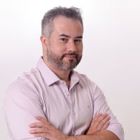 Catarinense lança livro que explica os impactos da inteligência artificial de forma acessível