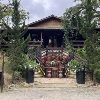 Desconto na hospedagem, refeições inclusas e diversão para toda a família na Pousada Fazenda dos Caetés