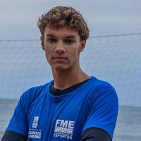 Atleta de vôlei de praia de BC viaja à França para intercâmbio