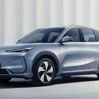 Geely lança SUV elétrico no Brasil com bônus de R$ 10 mil