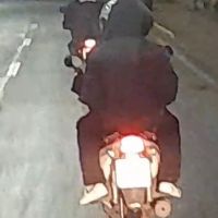 Passageiro é flagrado sem capacete pelas ruas de Itajaí