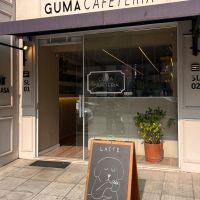 Guma Cafeteria: um refúgio minimalista para saborear o dia com calma