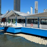 Denúncia registra “espuma estranha” ao redor de restaurante flutuante