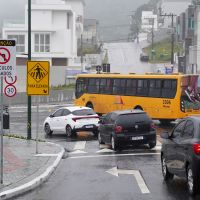 Placa causa confusão na entrada da avenida Martin Luther