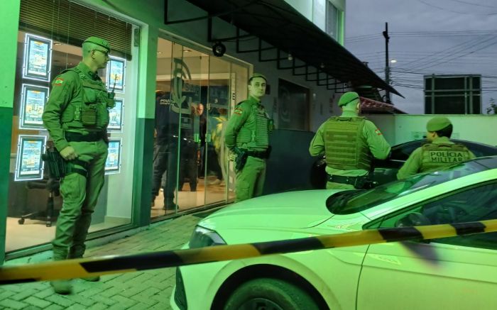 Assassinato aconteceu dentro da imobiliária que teria sido vendida (Foto: Reprodução)