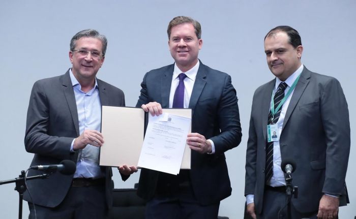 Vereador Marcos Kurtz, deputado Marx Beltrão e Cláudio Araújo, diretor-executivo de Comunicação e Mídias Digitais da Câmara dos Deputados (Foto: Bruno Spada/Câmara dos Deputados)