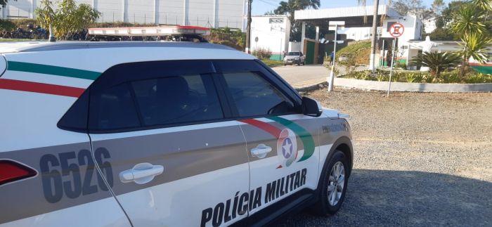 Dois homens foram presos pela polícia no domingo (foto: PM)
