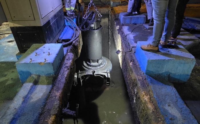 Equipes da Emasa trabalharam durante a madrugada para normalizar o sistema (Foto: Divulgação)