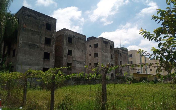 Demolição atende demanda antiga da comunidade (Foto: Arquivo e Divulgação/PMI)