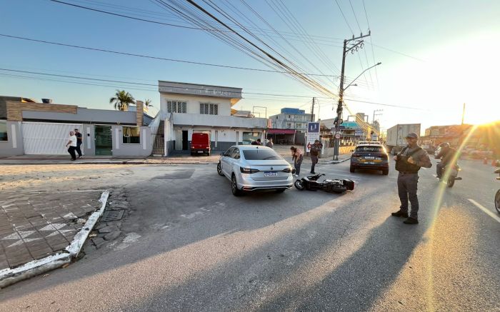 Acidente aconteceu perto da sede da Codetran (Foto: Leitor)