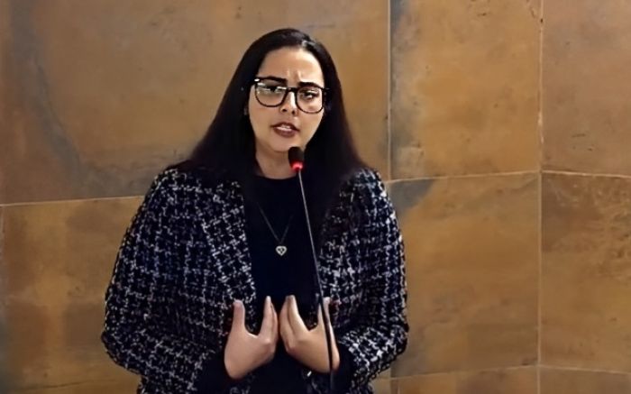 Vereadora Adriana chegou tarde em conferência e foi criticada pelo vice
