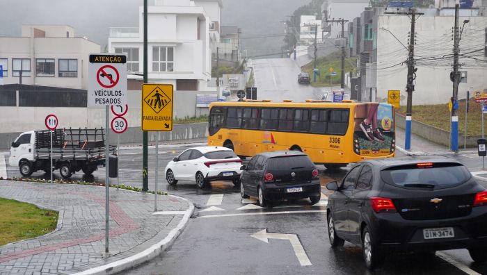Placa fica na esquina da Martin Luther com a Japuaçu (Foto: João Batista)