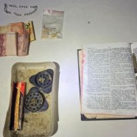 Menor com drogas escondidas em bíblia é pego pela PM