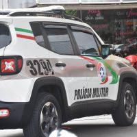 Viatura da PM se envolve em acidente a caminho de ocorrência de violência doméstica