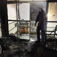 Incêndio em apartamento começa em sofá e homem fica gravemente ferido
