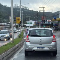 Começo da semana é de movimento intenso entre Itajaí e Balneário Camboriú