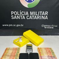 Homem foge da polícia por passagem secreta no Santa Regina