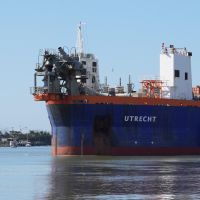 Draga gigante faz manutenção do calado portuário em Itajaí