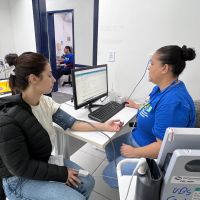 Postinhos e farmácias municipais abrem neste sábado