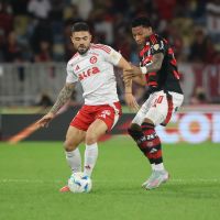 Inter e Flamengo duelam pelo Brasileiro às vésperas de decisão pela Libertadores