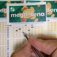 Mega-Sena acumula e vai a R$ 65 milhões na terça