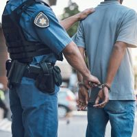 Com som alto, baderneiros ameaçam policiais em Cordeiros