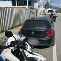 Carrão de luxo é apreendido com mais de R$ 16 mil em débitos