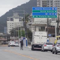 Obra da avenida Ecoparque travou a espera de demolições